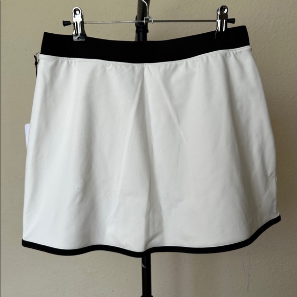 Alo Yoga Airbrush Streamlined Skirt NWT size M - Picture 7 of 15